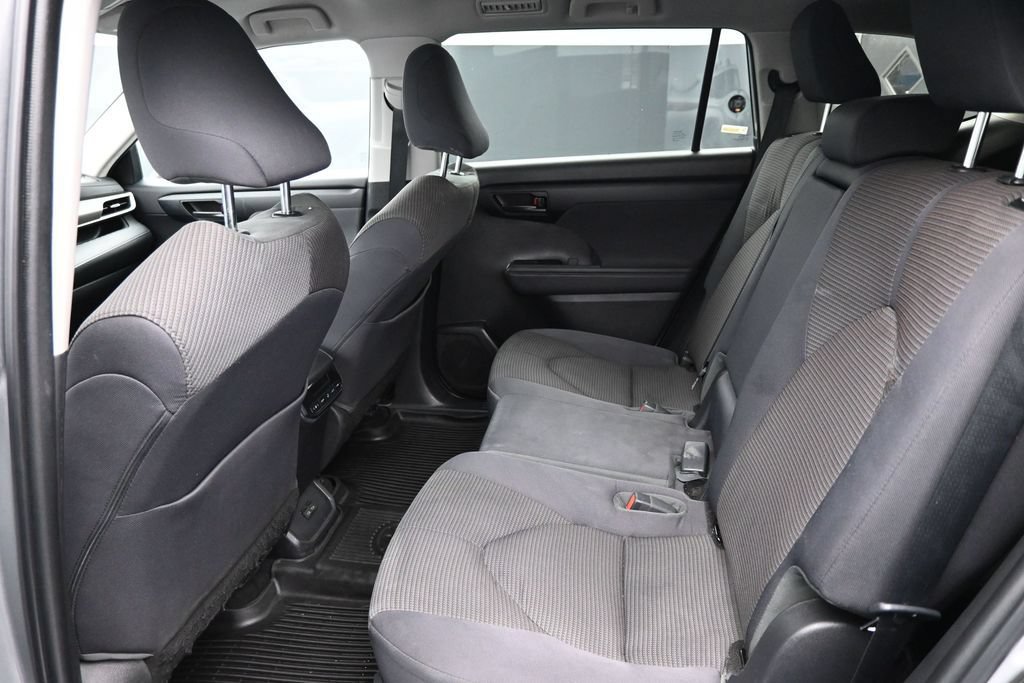 Used 2022 Toyota Highlander L AWD/4WD image 12