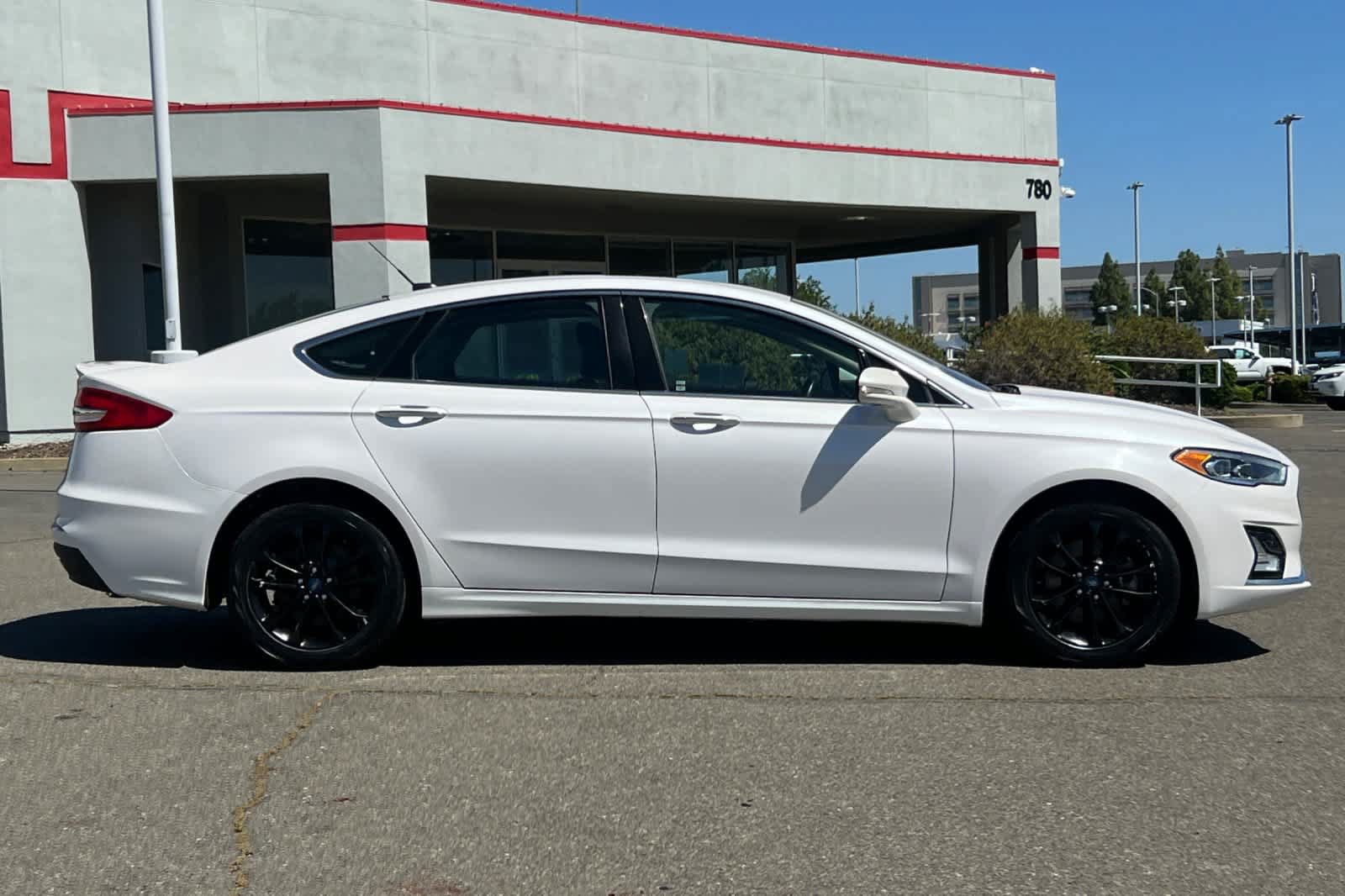 Used 2019 Ford Fusion Energi Titanium FWD image 6