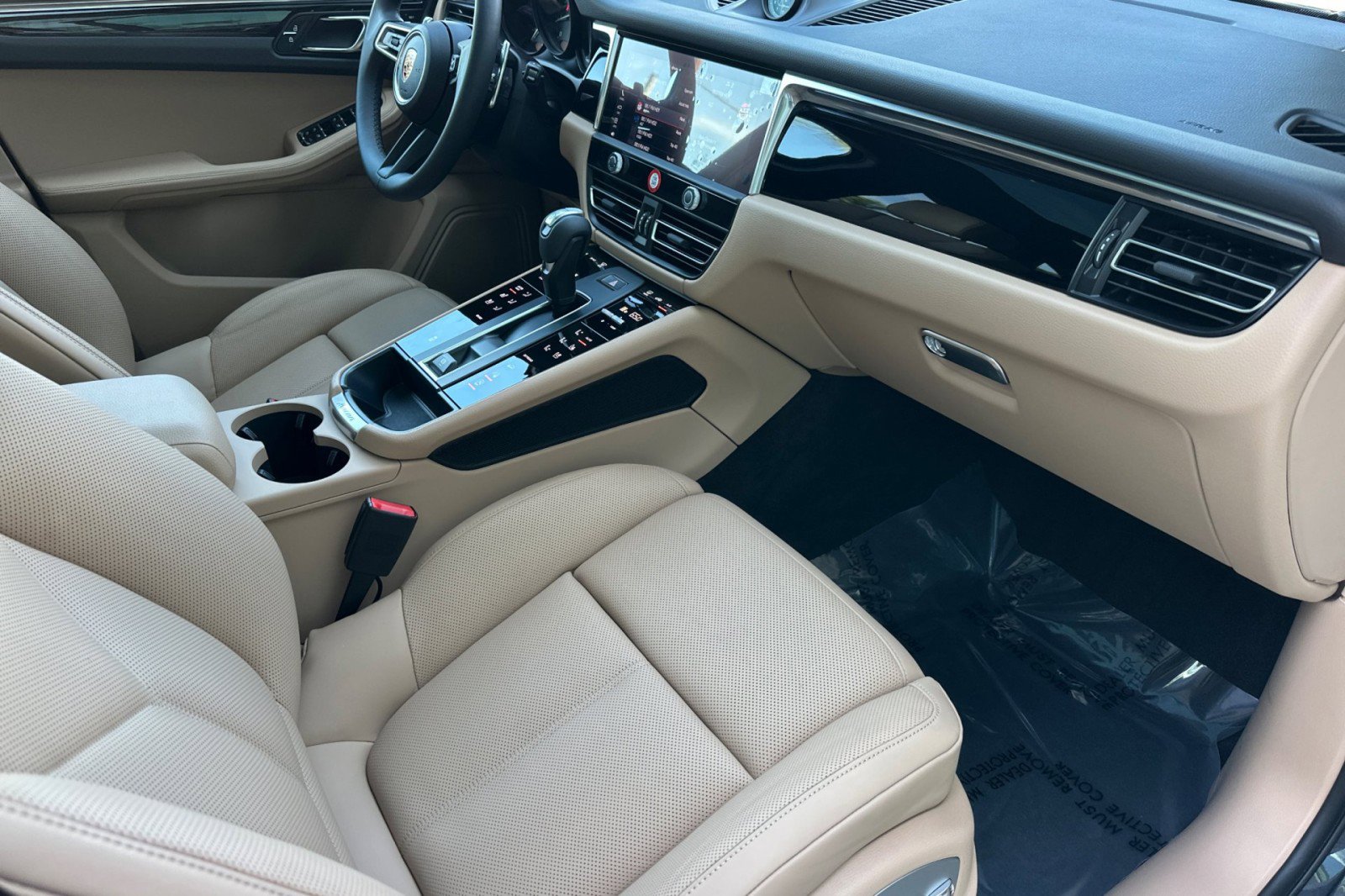 Used 2025 Porsche Macan image 16