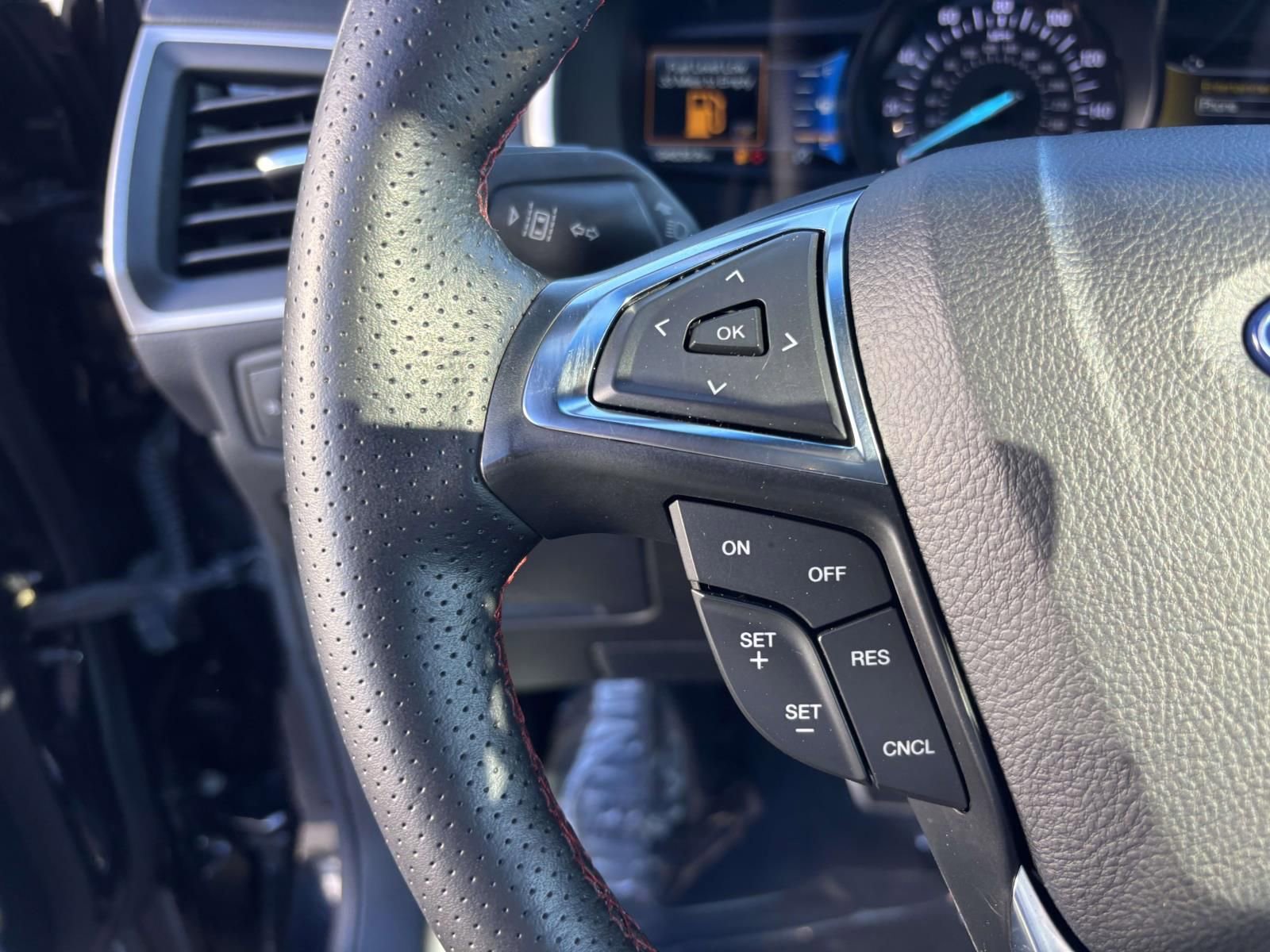 Certified 2020 Ford Edge ST-Line w/ Cold Weather Package image 19