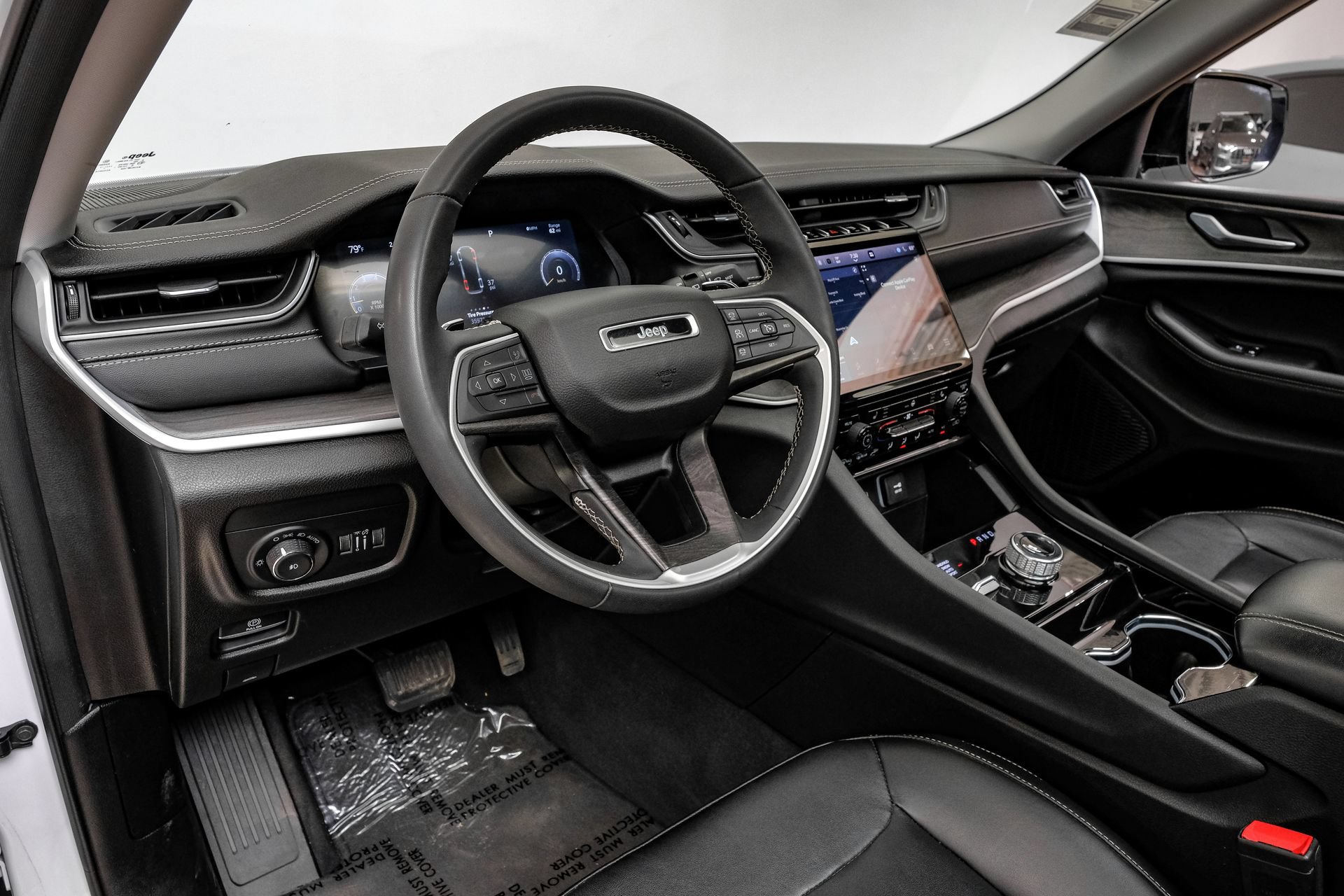 Used 2023 Jeep Grand Cherokee L Limited AWD/4WD image 3