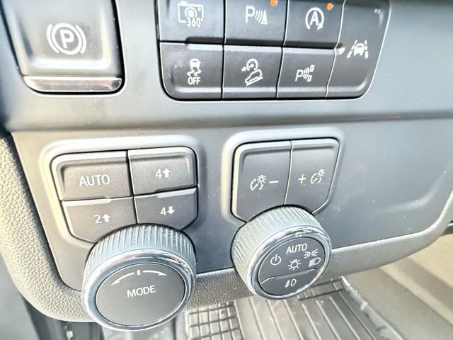 Certified 2025 Chevrolet Suburban Z71 image 28