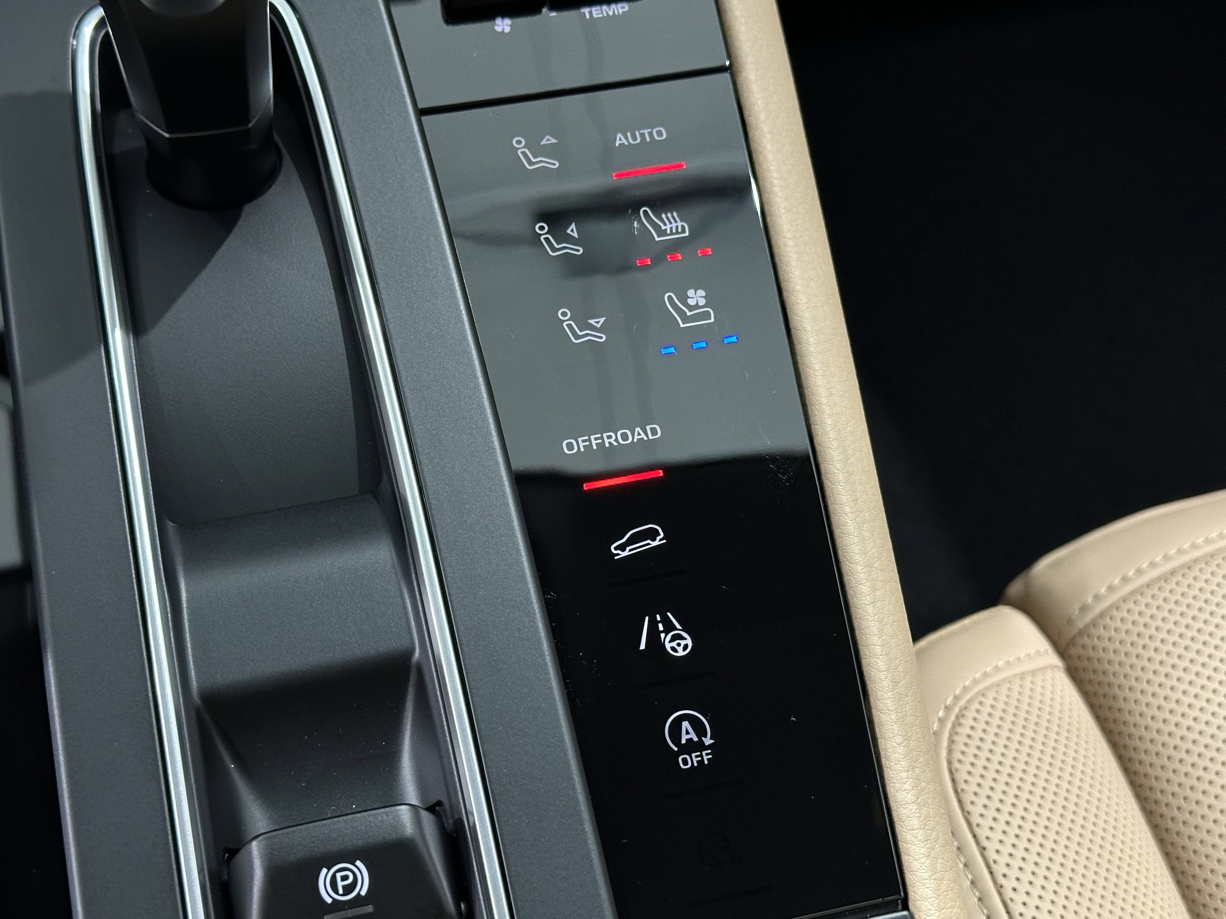 New 2025 Porsche Macan image 37