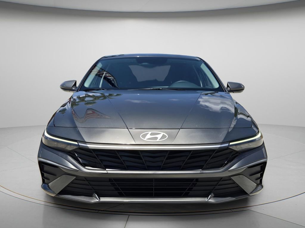 Used 2024 Hyundai Elantra SE FWD image 5