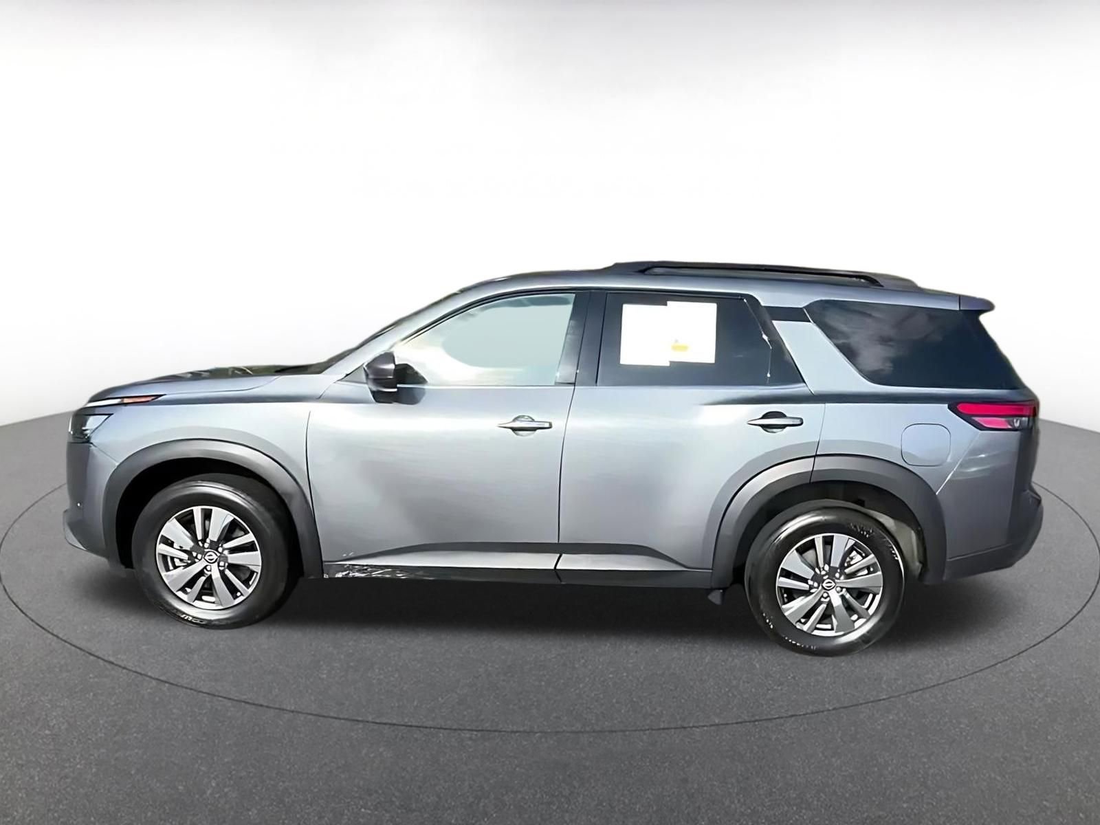 Used 2025 Nissan Pathfinder SV AWD/4WD image 9