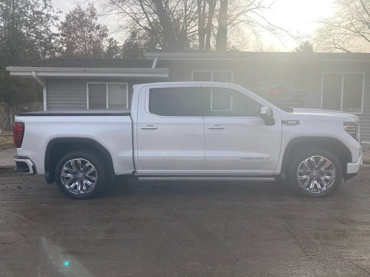Used 2023 GMC Sierra 1500 Denali w/ Denali Reserve Package AWD/4WD image 1