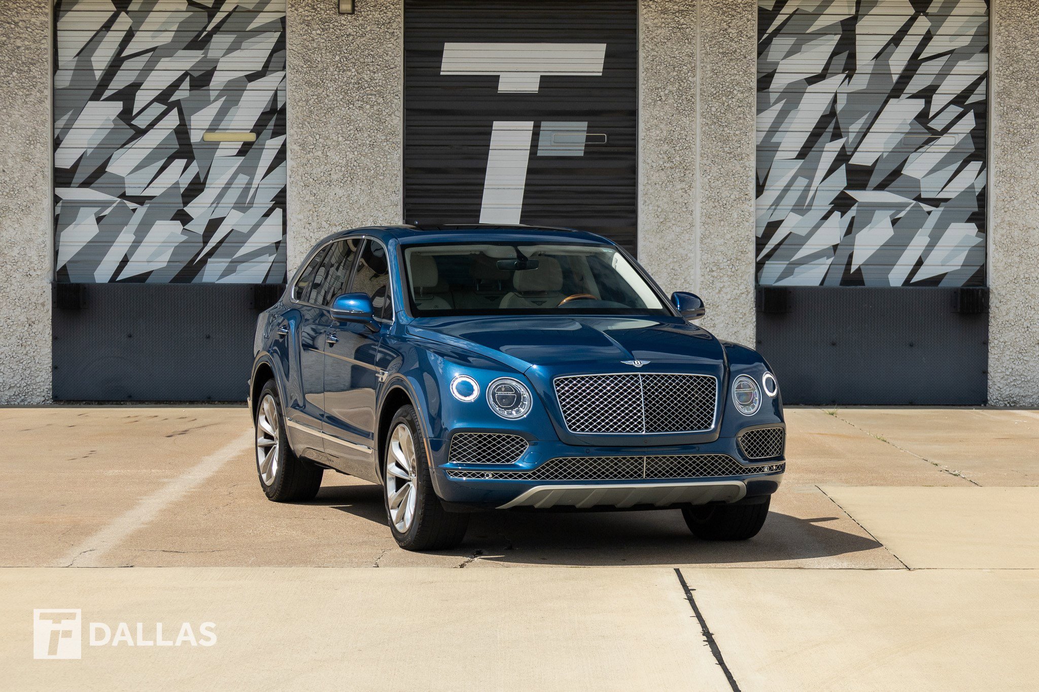 Used 2019 Bentley Bentayga AWD/4WD image 1