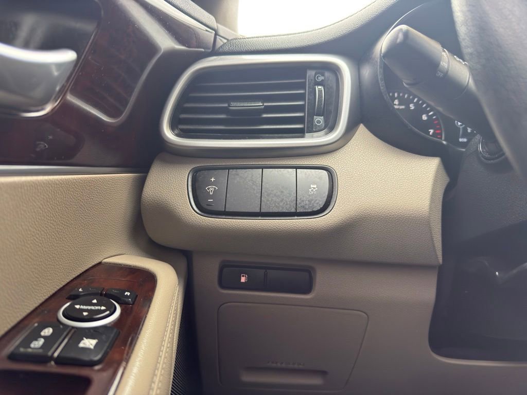 Used 2017 Kia Sorento LX image 16