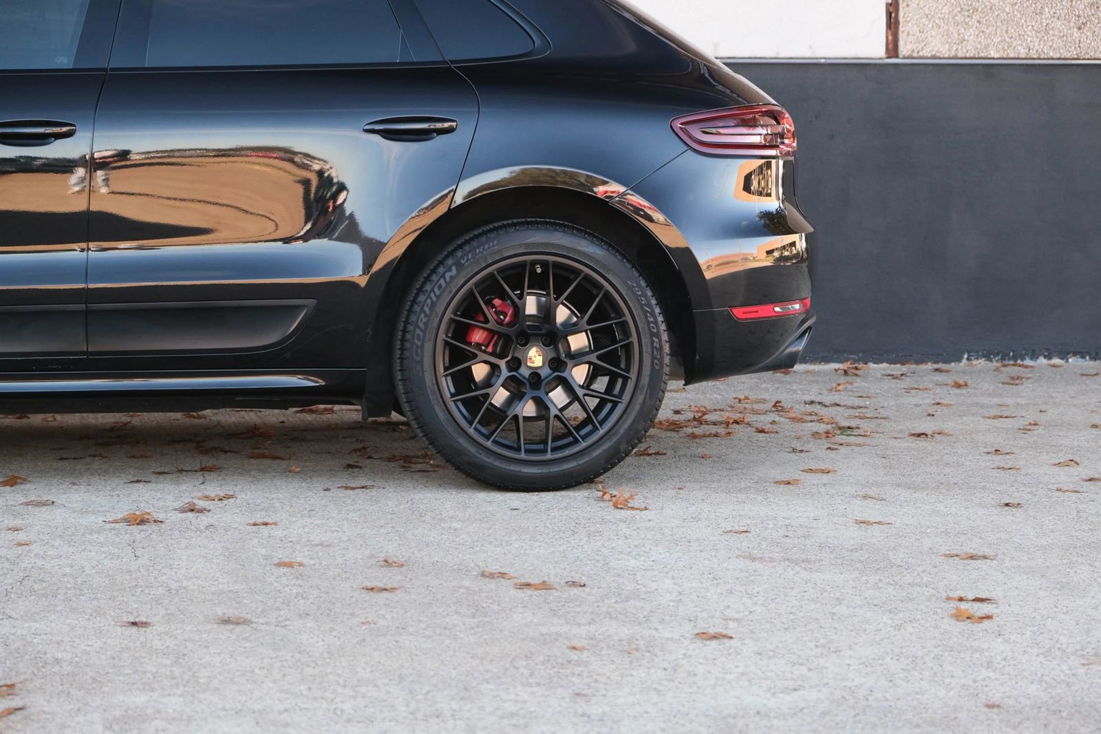 Used 2017 Porsche Macan GTS w/ Premium Package Plus image 10