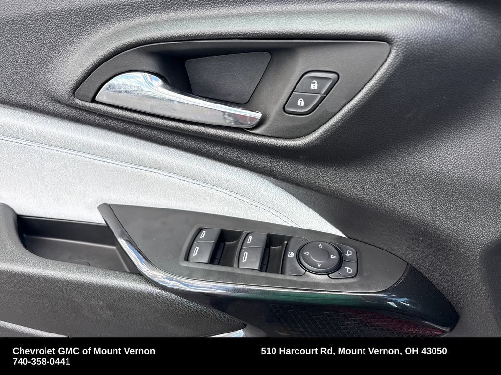 Used 2025 Chevrolet Trax LT w/ LT Convenience Package FWD image 14