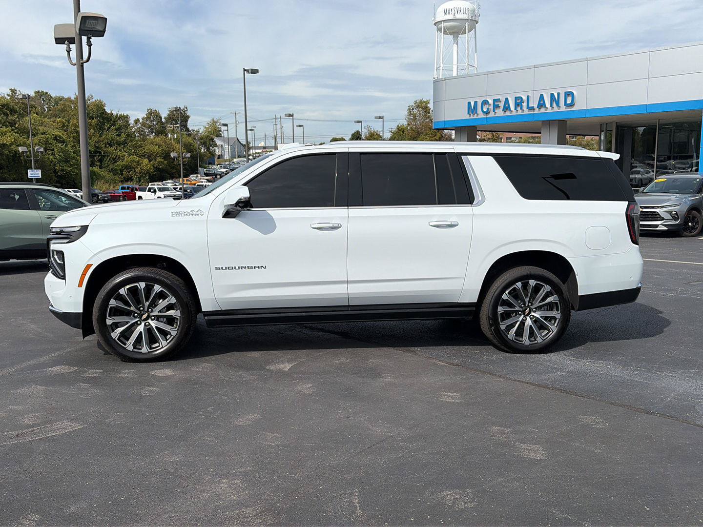 Used 2026 Chevrolet Suburban High Country AWD/4WD image 2