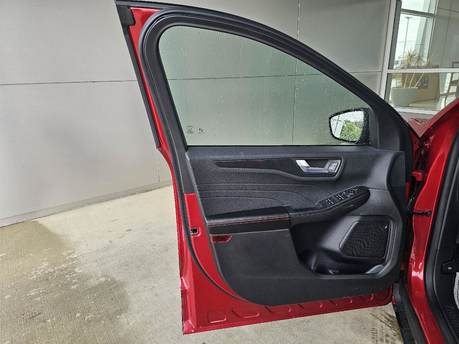 Used 2024 Ford Escape ST-Line w/ Tech Pack #1 FWD image 18