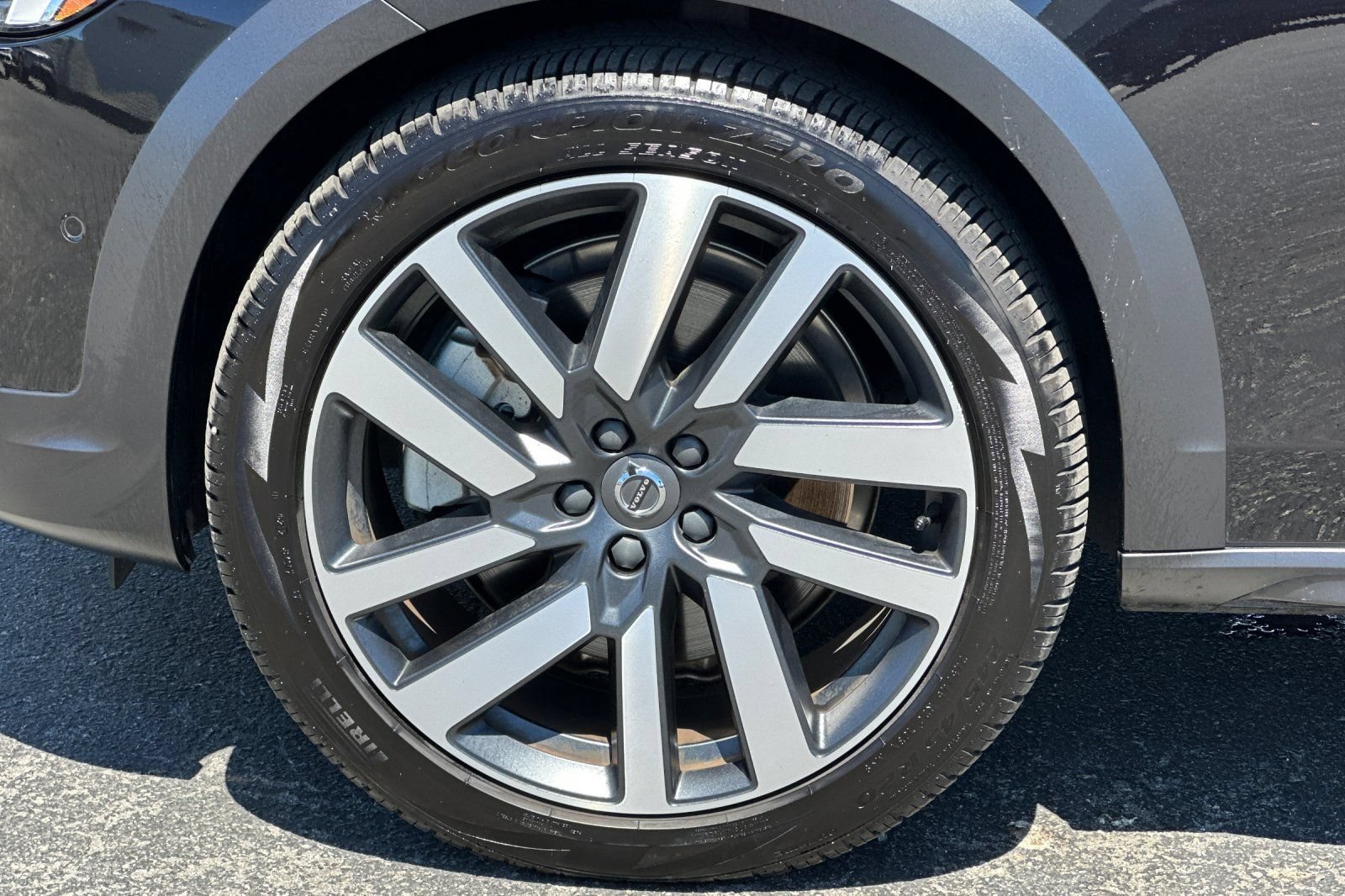 Used 2025 Volvo V90 B6 Cross Country Ultra AWD/4WD image 34