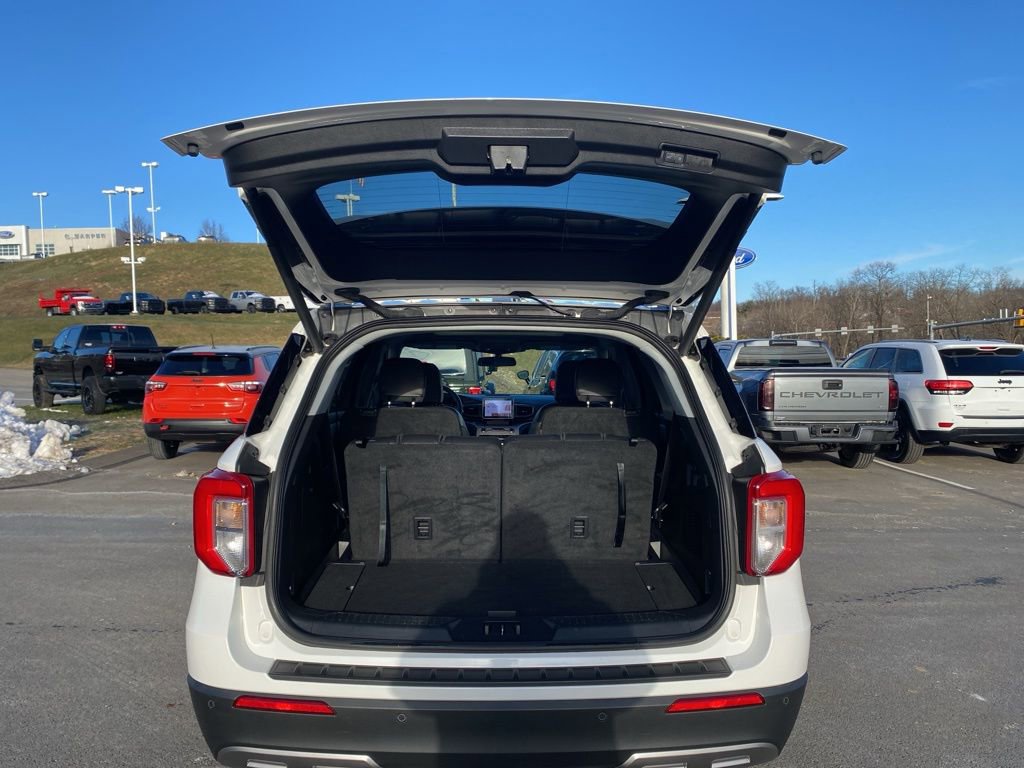 Used 2022 Ford Explorer XLT w/ Equipment Group 202A image 17