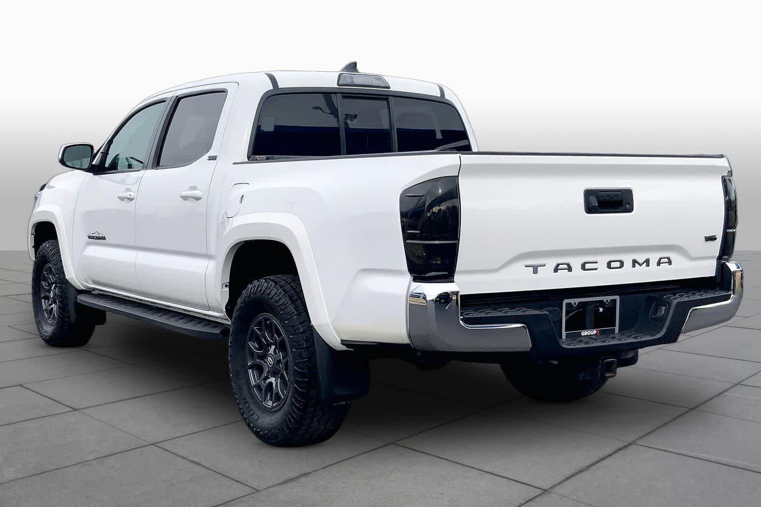 Used 2017 Toyota Tacoma SR5 w/ Tow Package RWD image 12