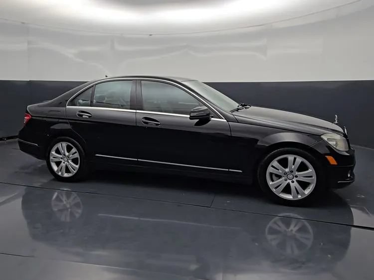 Used 2011 Mercedes-Benz C 300 4MATIC Sedan image 2