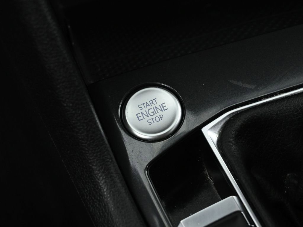 Used 2022 Volkswagen Tiguan SEL R-Line image 34