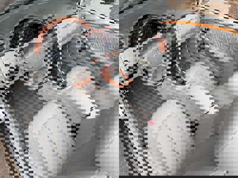 Used 2005 Mercedes-Benz CLK 320 Cabriolet image 2