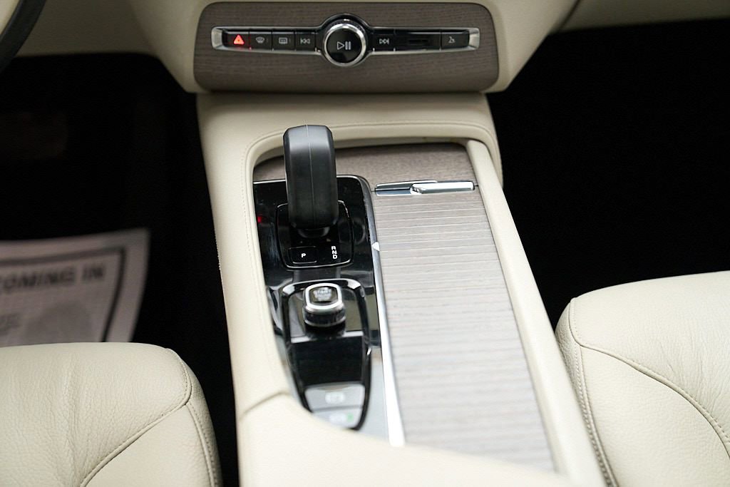 Certified 2023 Volvo XC90 T8 Plus w/ Protection Package Premier AWD/4WD image 33