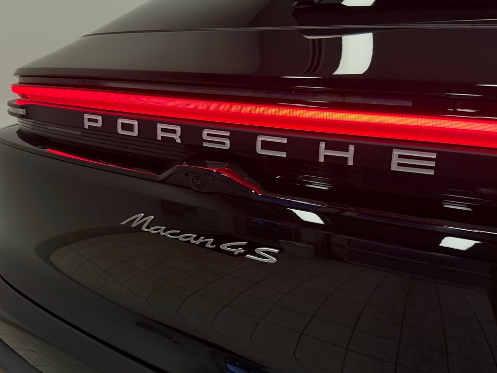 New 2025 Porsche Macan 4S Electric image 33
