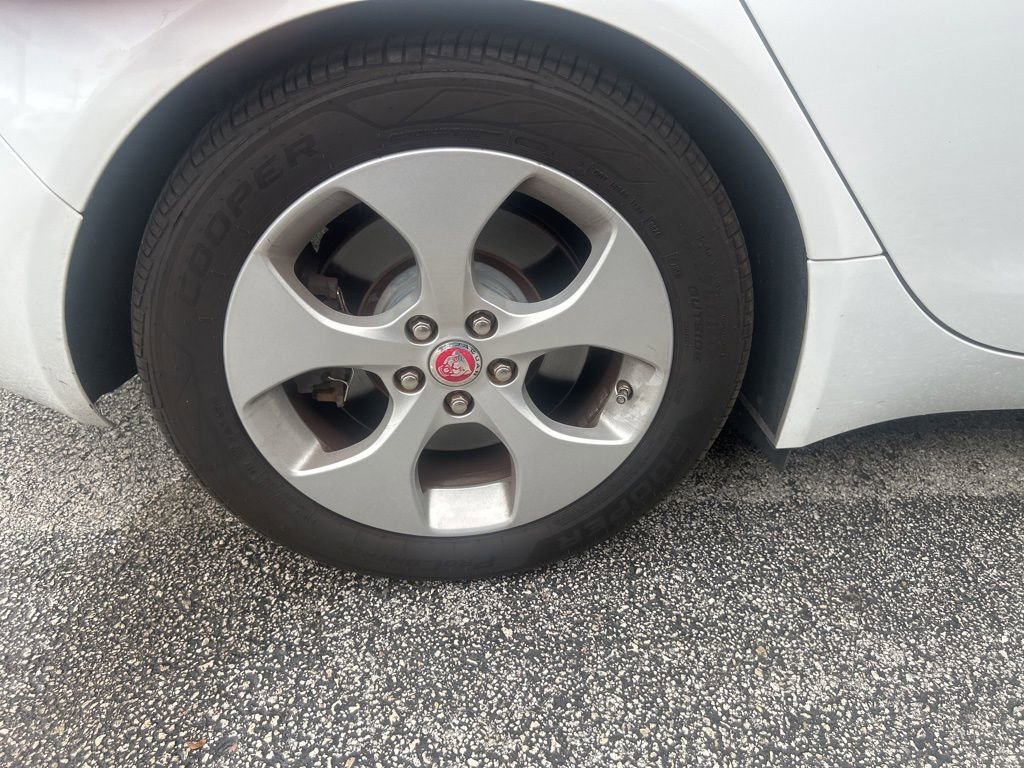 Used 2017 Jaguar XE RWD image 42
