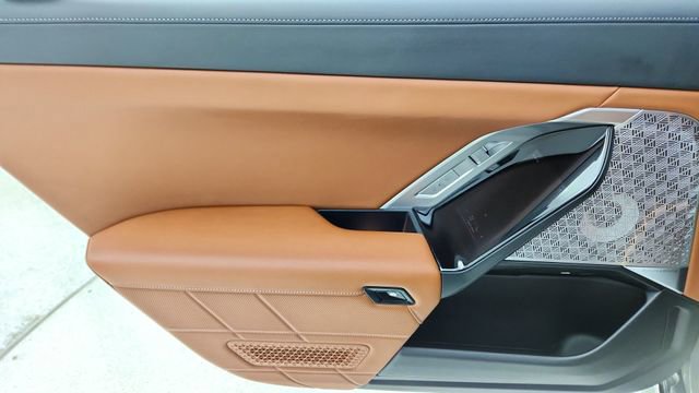 Used 2023 BMW i7 xDrive60 image 32