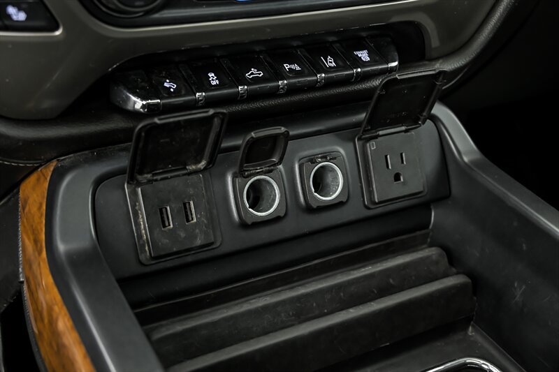 Used 2018 Chevrolet Silverado 2500 High Country w/ Duramax Plus Package AWD/4WD image 27