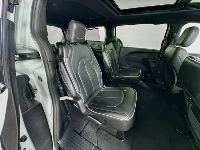 Used 2025 Chrysler Pacifica Limited FWD image 27
