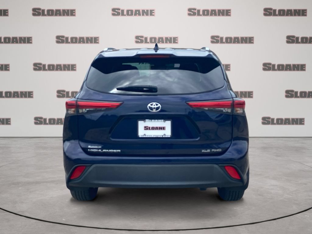 Used 2022 Toyota Highlander XLE AWD/4WD image 4