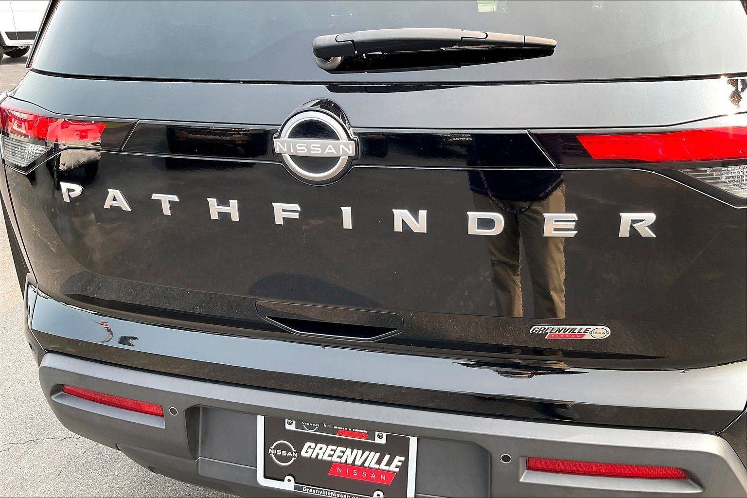 Certified 2025 Nissan Pathfinder S FWD image 9