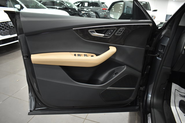 Used 2025 Audi Q8 Premium Plus w/ Premium Plus Package image 35