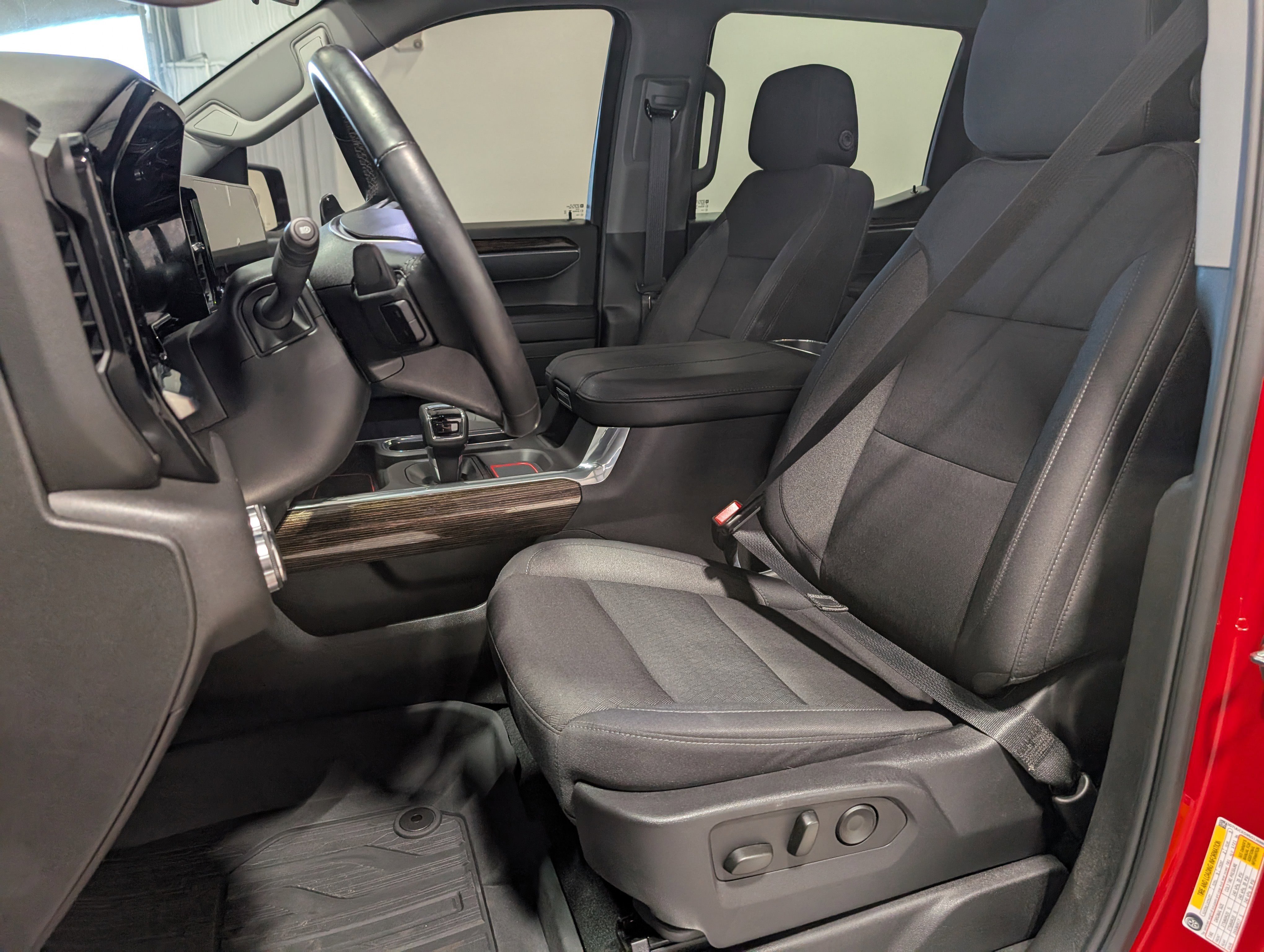 Used 2025 GMC Sierra 1500 Elevation w/ LPO, Elevation Black Package image 17