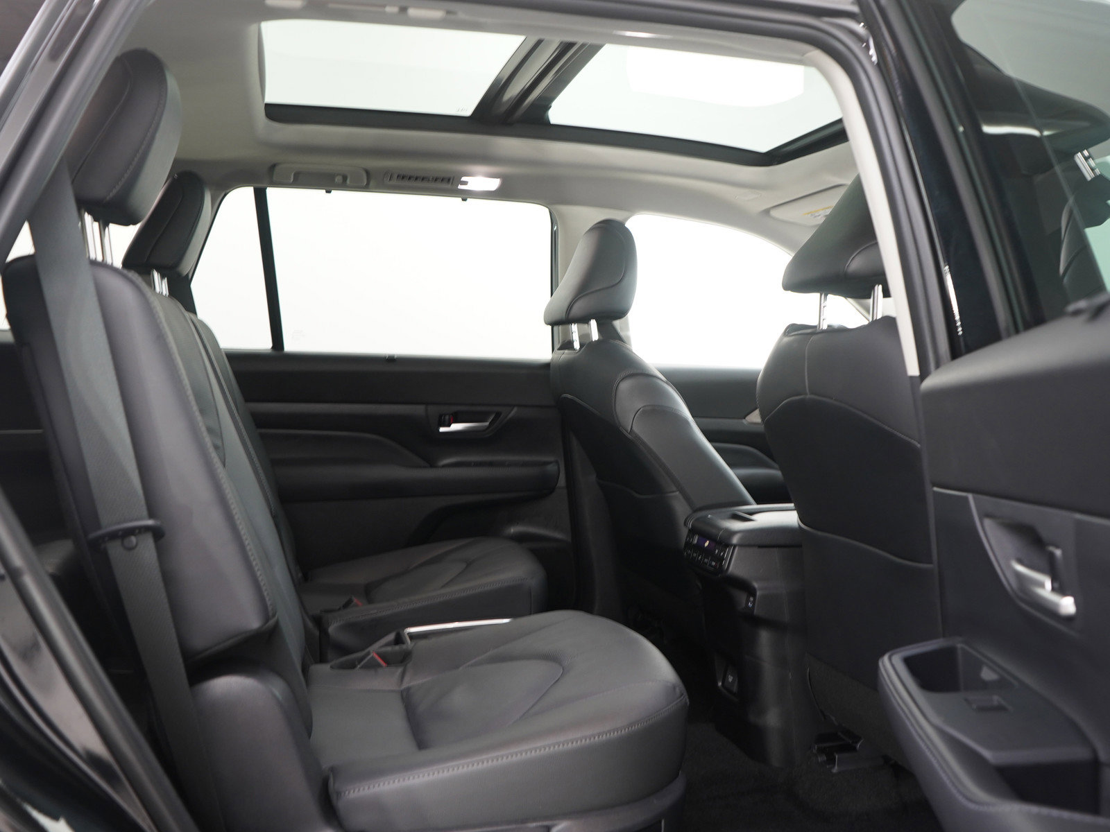 Used 2026 Toyota Grand Highlander Platinum image 14