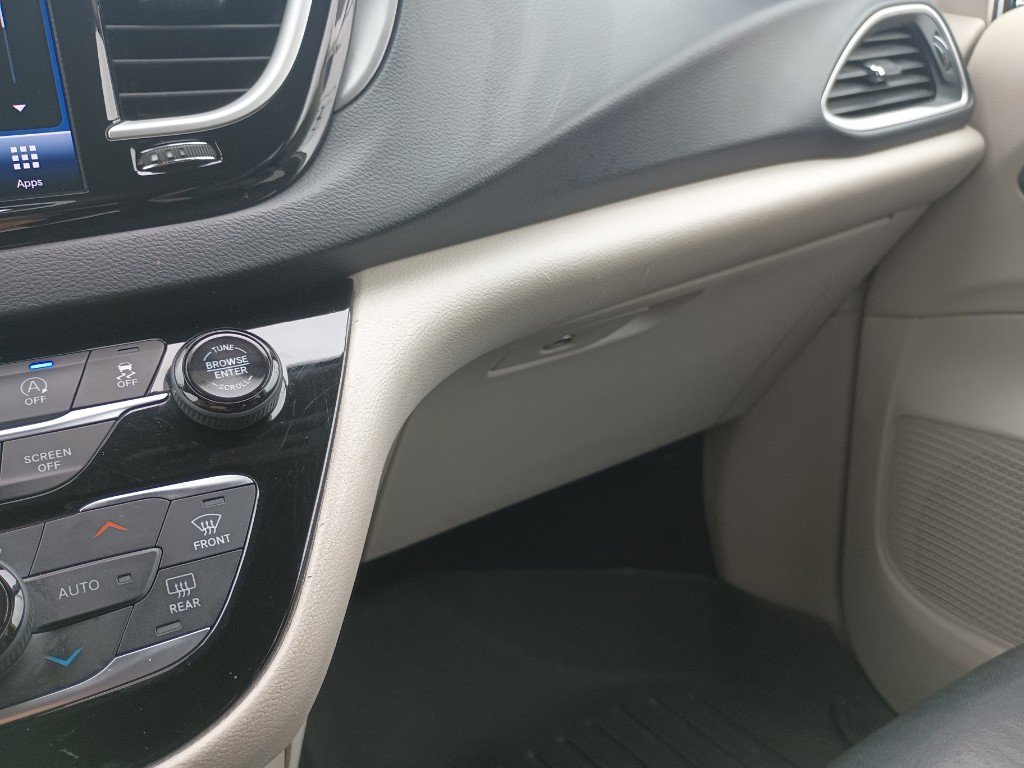 Used 2022 Chrysler Pacifica Touring-L w/ Uconnect Theater Family Group image 25