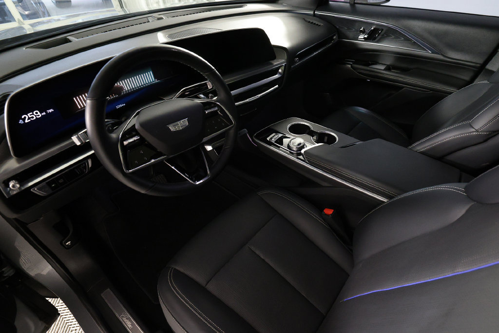 Used 2024 Cadillac Lyriq Luxury RWD image 16