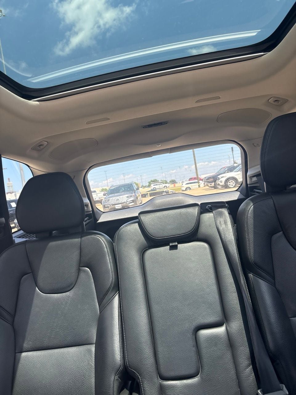 Used 2018 Volvo XC90 T6 Momentum w/ Convenience Package AWD/4WD image 16