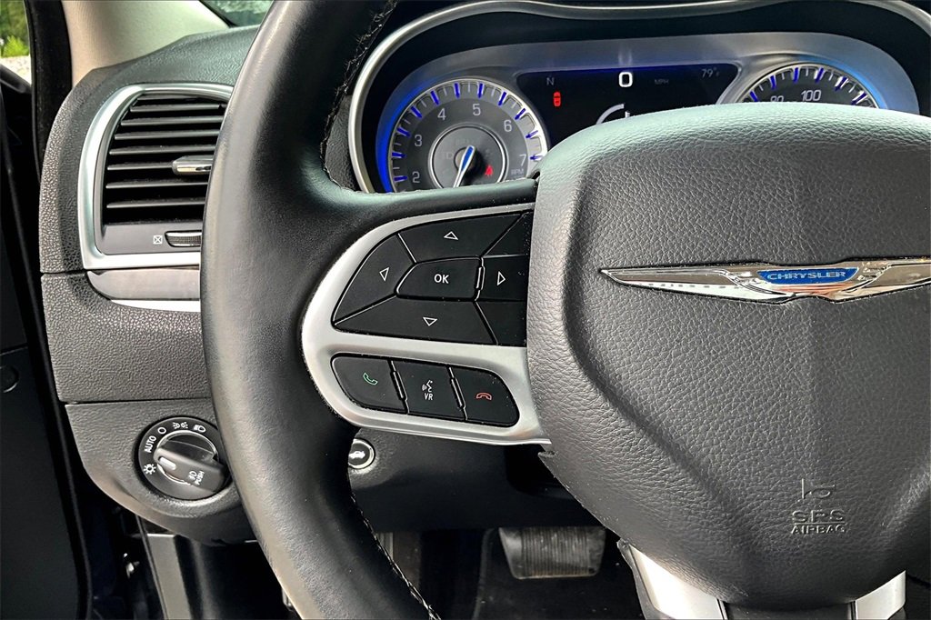 Used 2018 Chrysler 300 Limited image 16