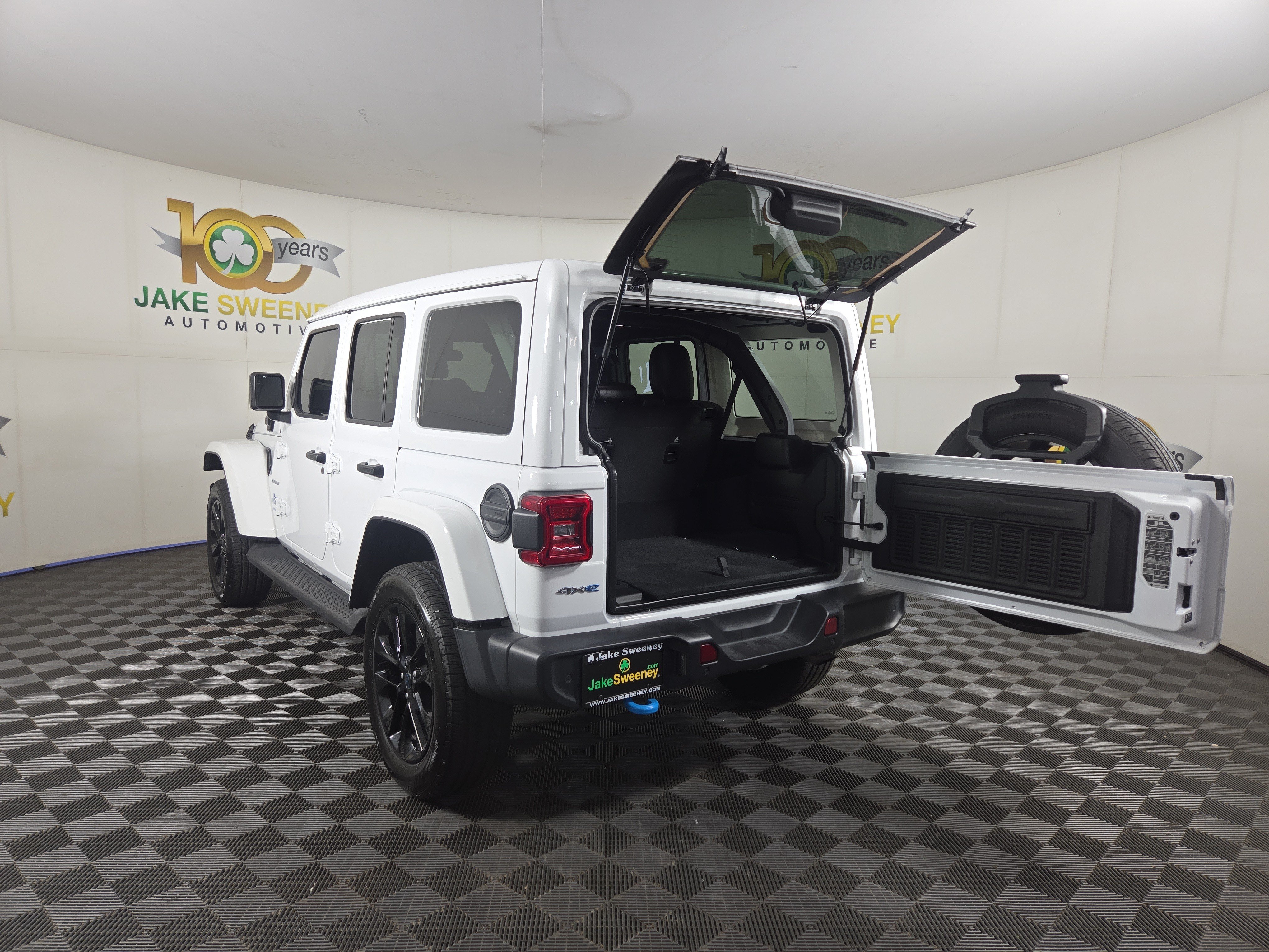 Used 2024 Jeep Wrangler Unlimited Sahara w/ Safety Group AWD/4WD image 30