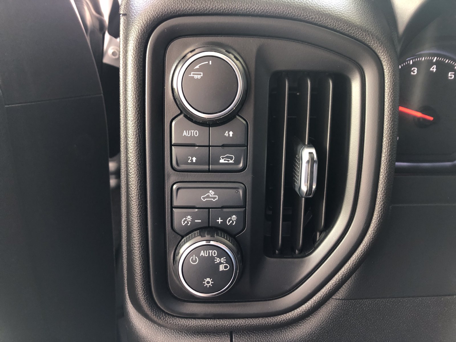 Used 2021 Chevrolet Silverado 1500 Custom AWD/4WD image 32