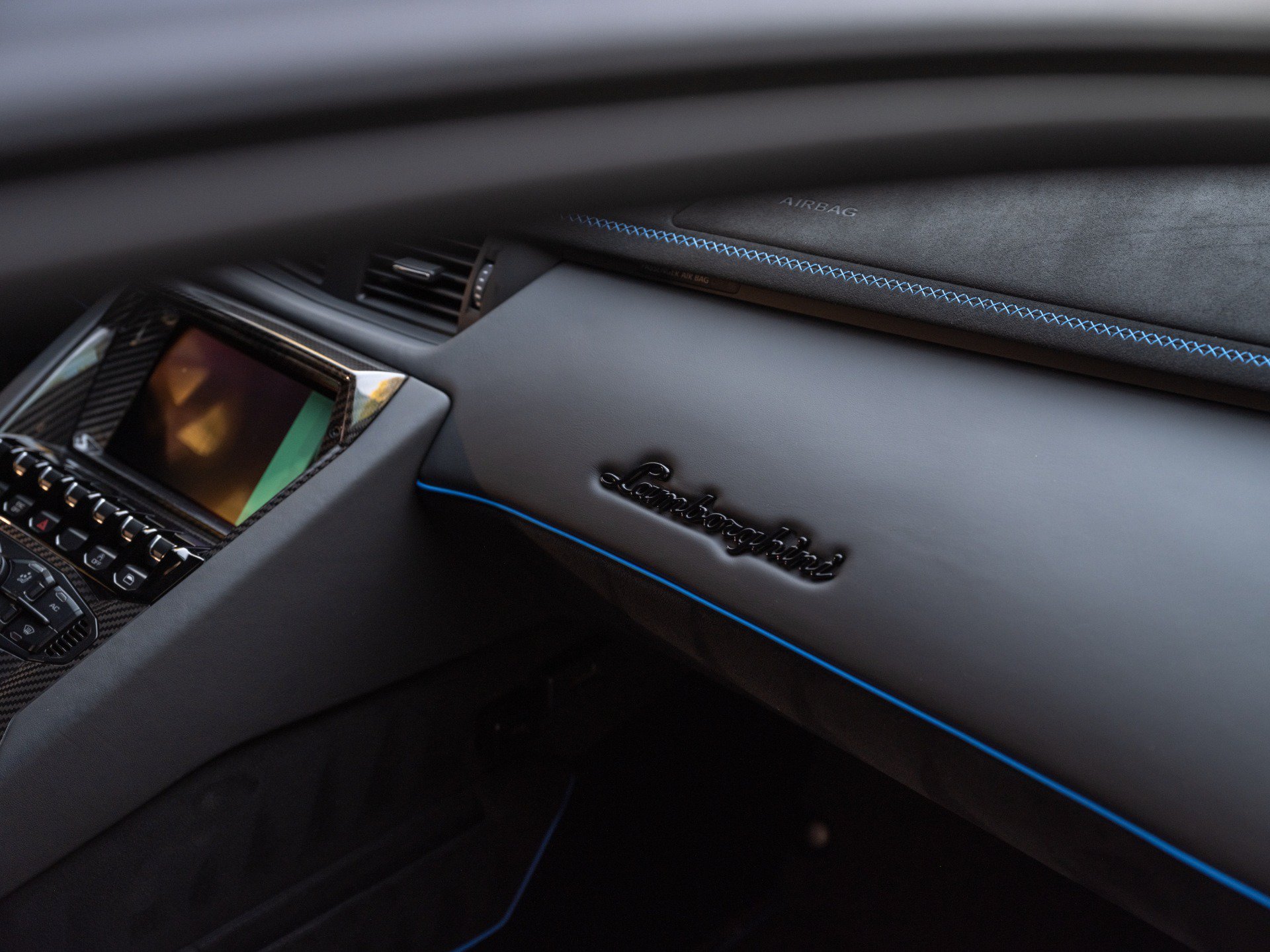Used 2020 Lamborghini Aventador SVJ AWD/4WD image 38