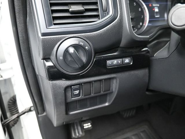 Used 2022 Nissan Titan SV image 13