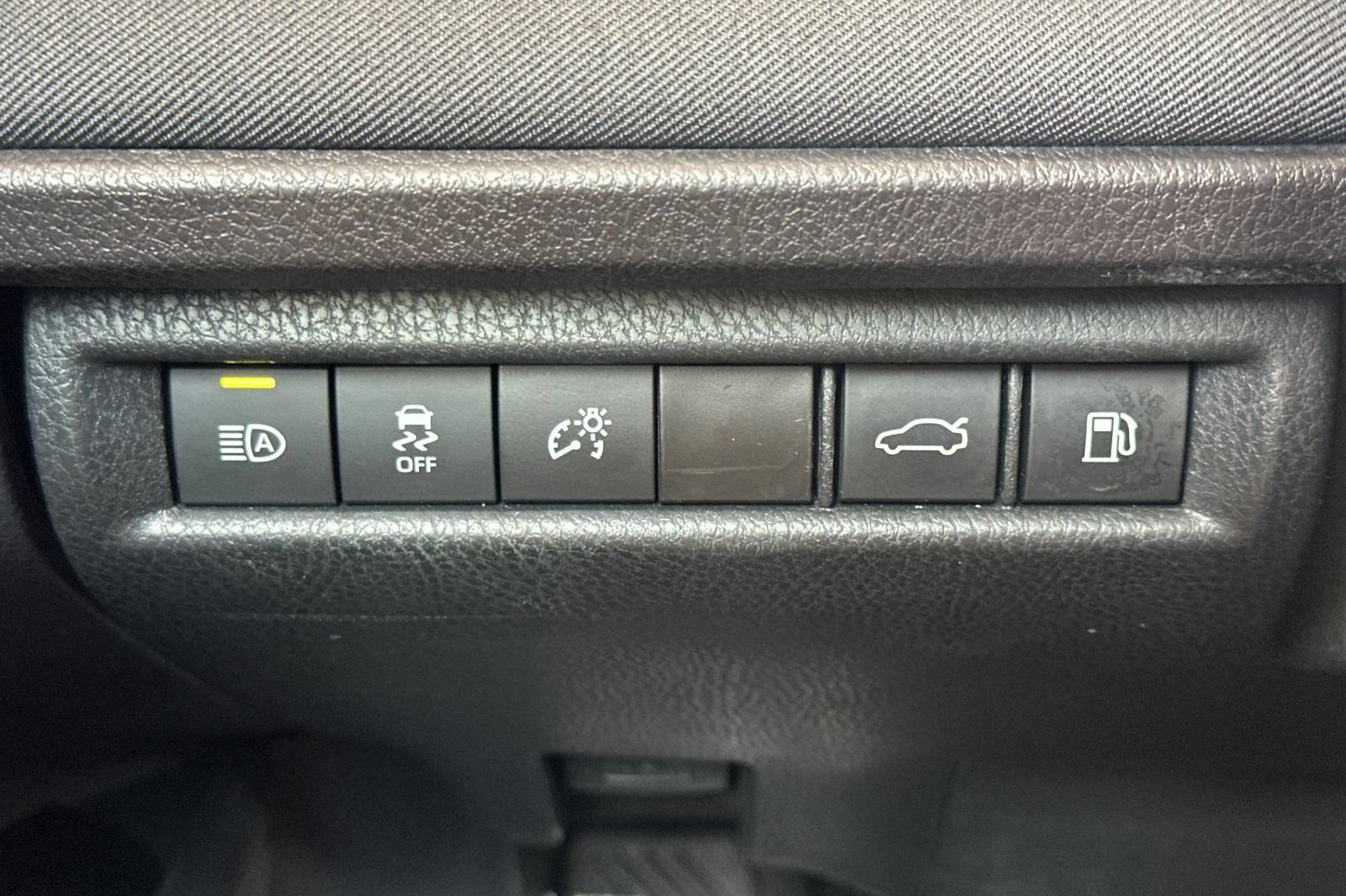 Used 2025 Toyota Camry LE w/ Convenience Package AWD/4WD image 31