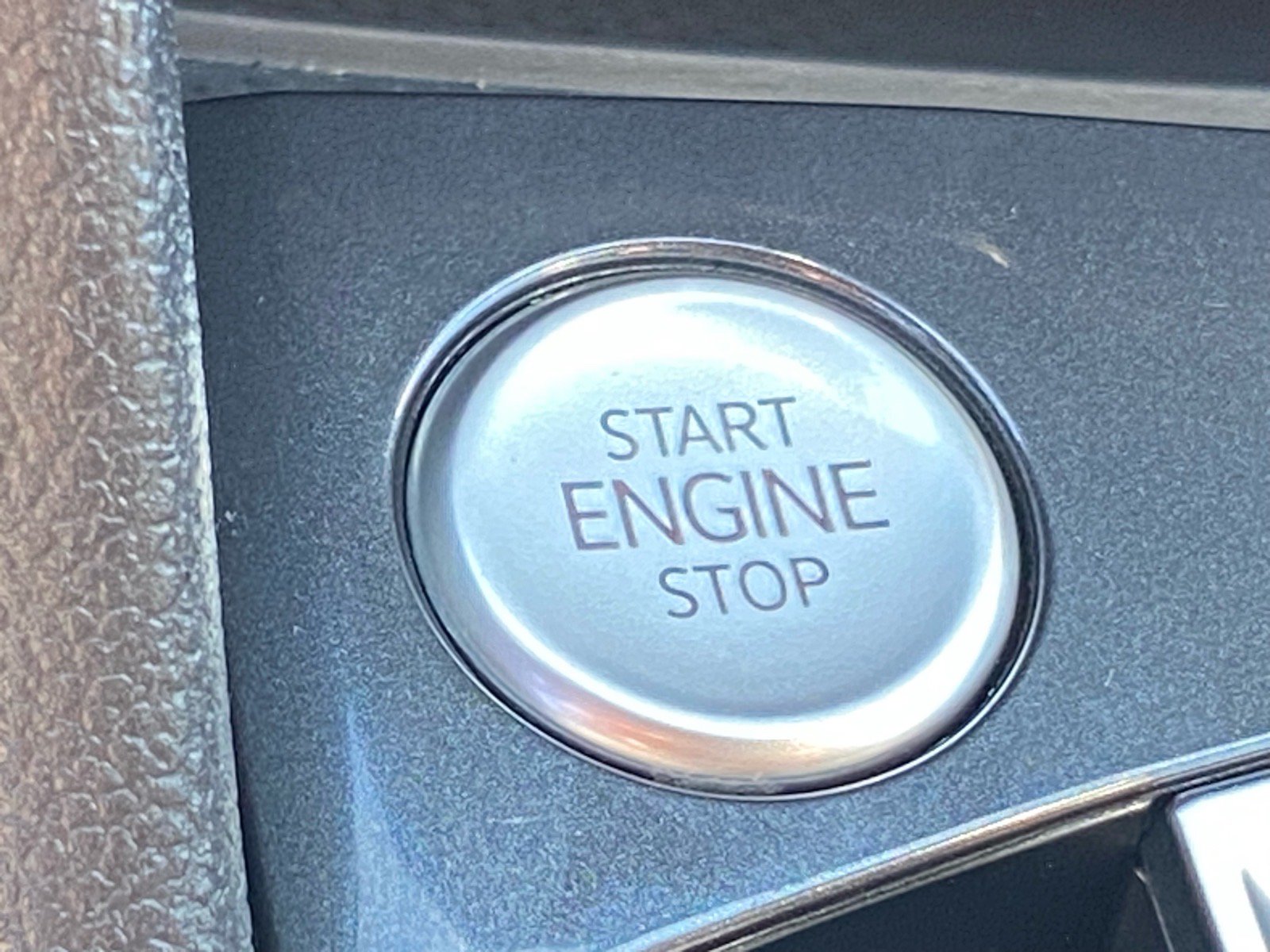 Certified 2023 Volkswagen Tiguan SE R-Line FWD image 17