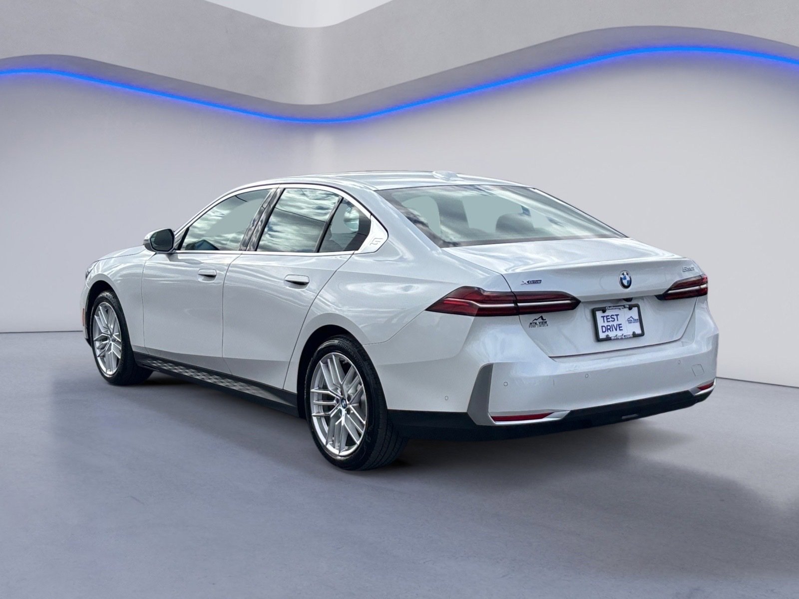 Used 2025 BMW 530i xDrive image 12