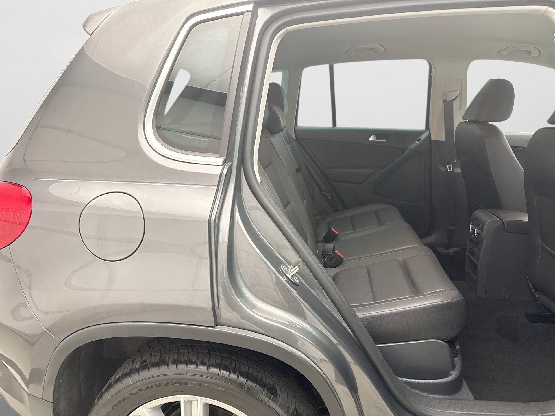 Used 2014 Volkswagen Tiguan S FWD image 17