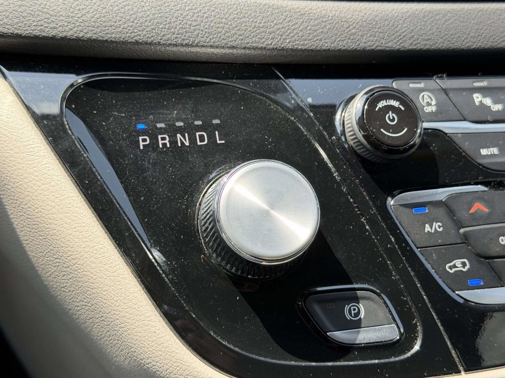 Used 2024 Chrysler Pacifica Touring-L FWD image 24