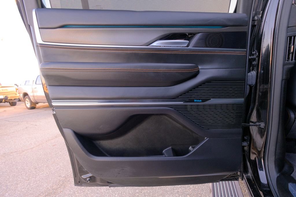 Used 2023 Jeep Grand Wagoneer L Series III w/ Rear Seat Video Group 1 image 29