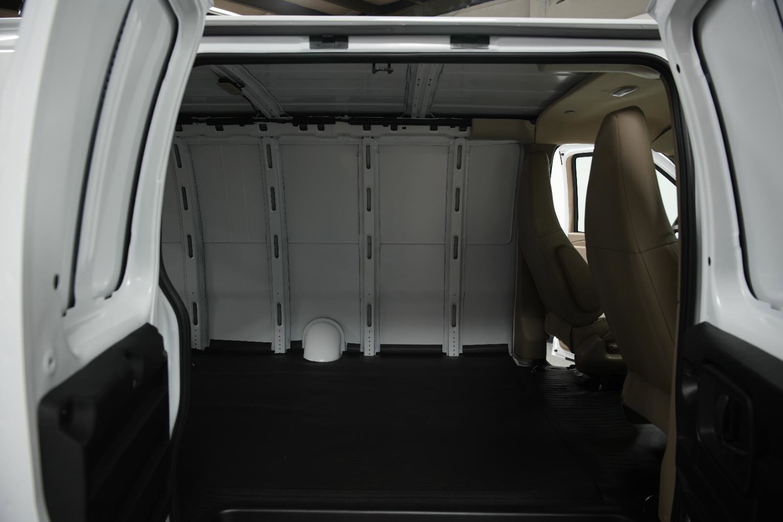 New 2026 GMC Savana 2500 Extended RWD image 17