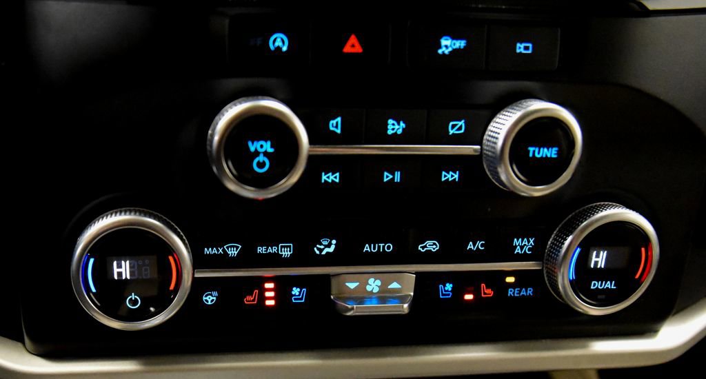 Used 2024 Ford Expedition Limited image 23