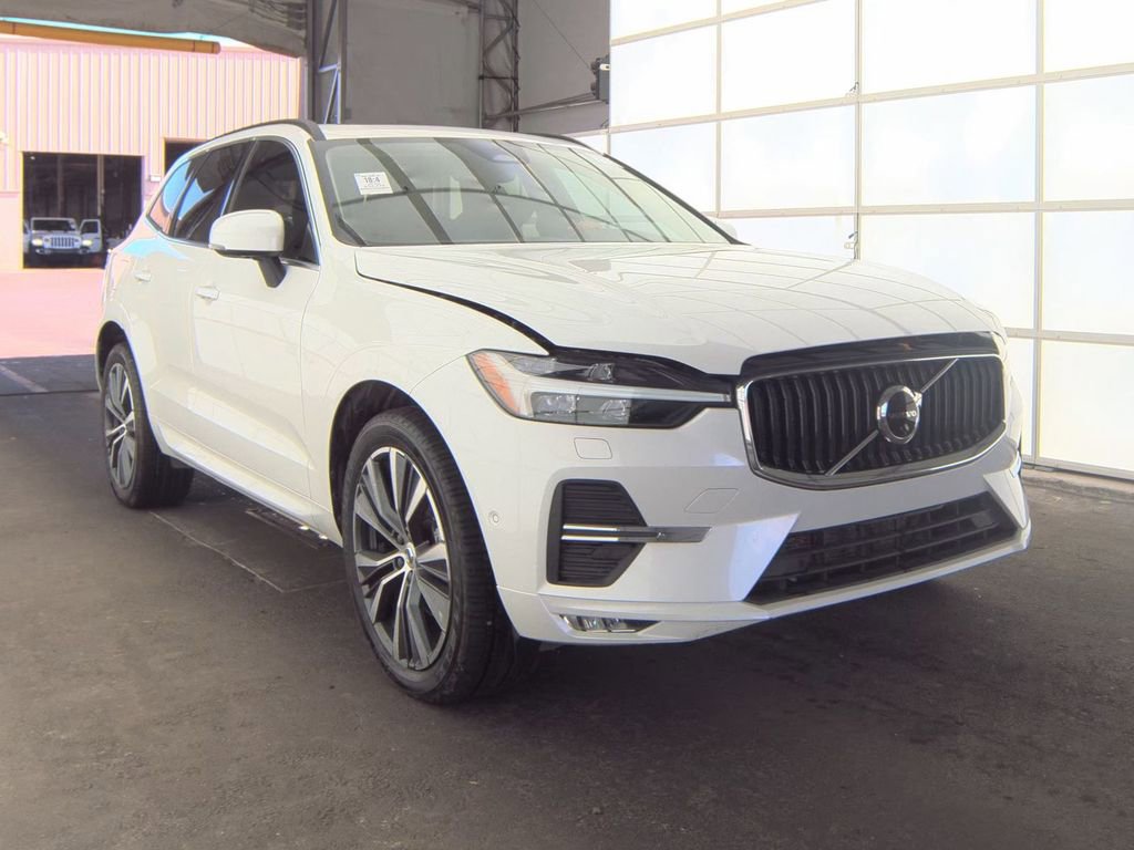 Used 2022 Volvo XC60 B5 Momentum w/ Advanced Package AWD/4WD image 2
